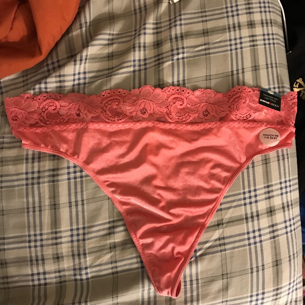 Avenue pink thong